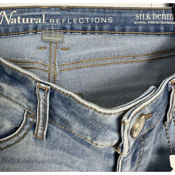 Natural Reflections Capri Camp Side Skimmer Light Blue Jeans Size 4 NWT - Picture 2 of 8